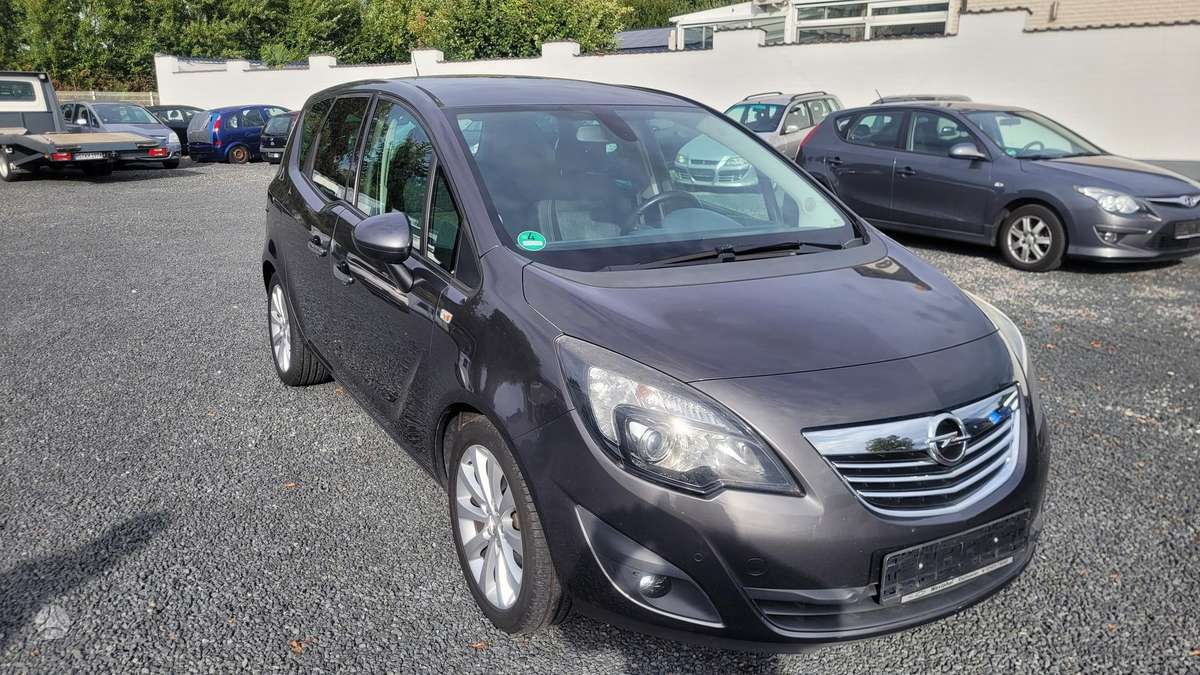 Opel Meriva 2011 — rear view