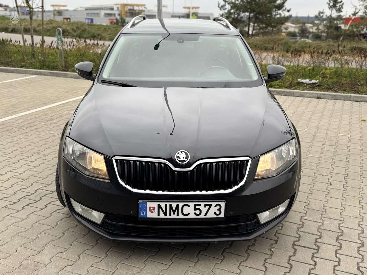 Skoda Octavia 2014 — rear view