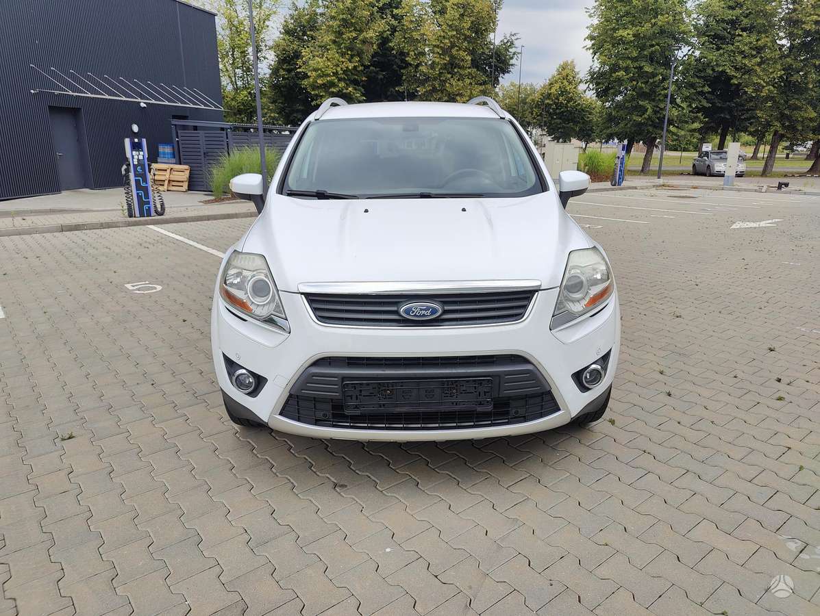 Ford Kuga 2011 — вигляд ззаду