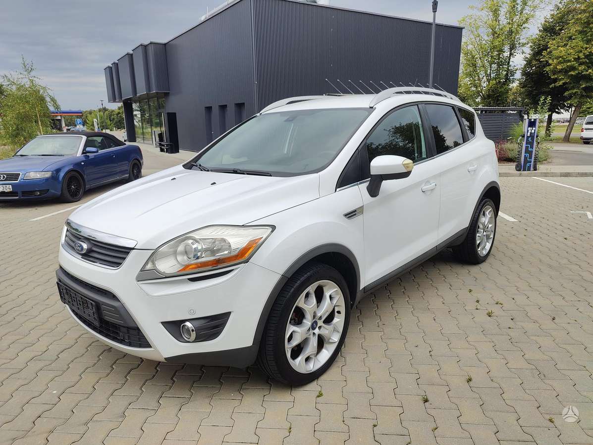 Ford Kuga 2011 — салон