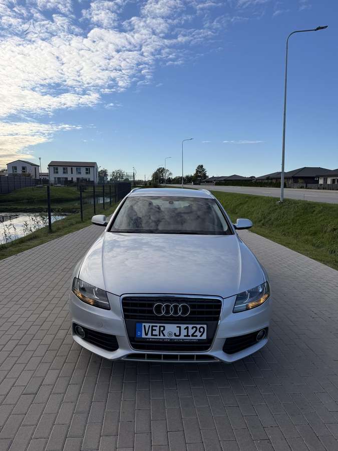 Audi A4 2011 — вигляд ззаду
