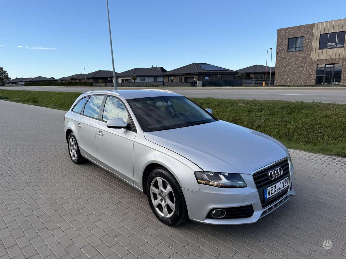 Audi A4 2011 — салон