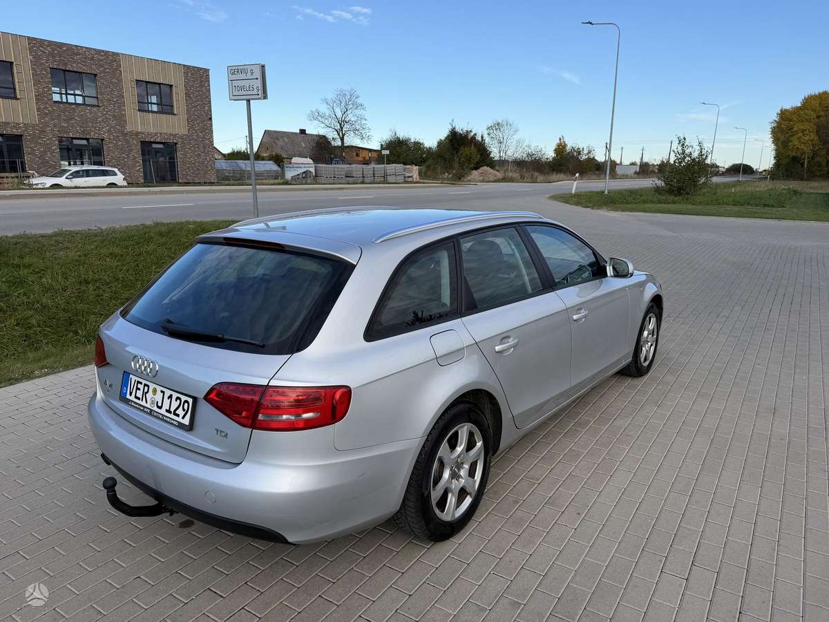 Audi A4 2011 — двигун 1968 cm³, 143 HP (105kW)
