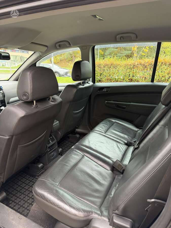 Opel Zafira 2011 — photo 10