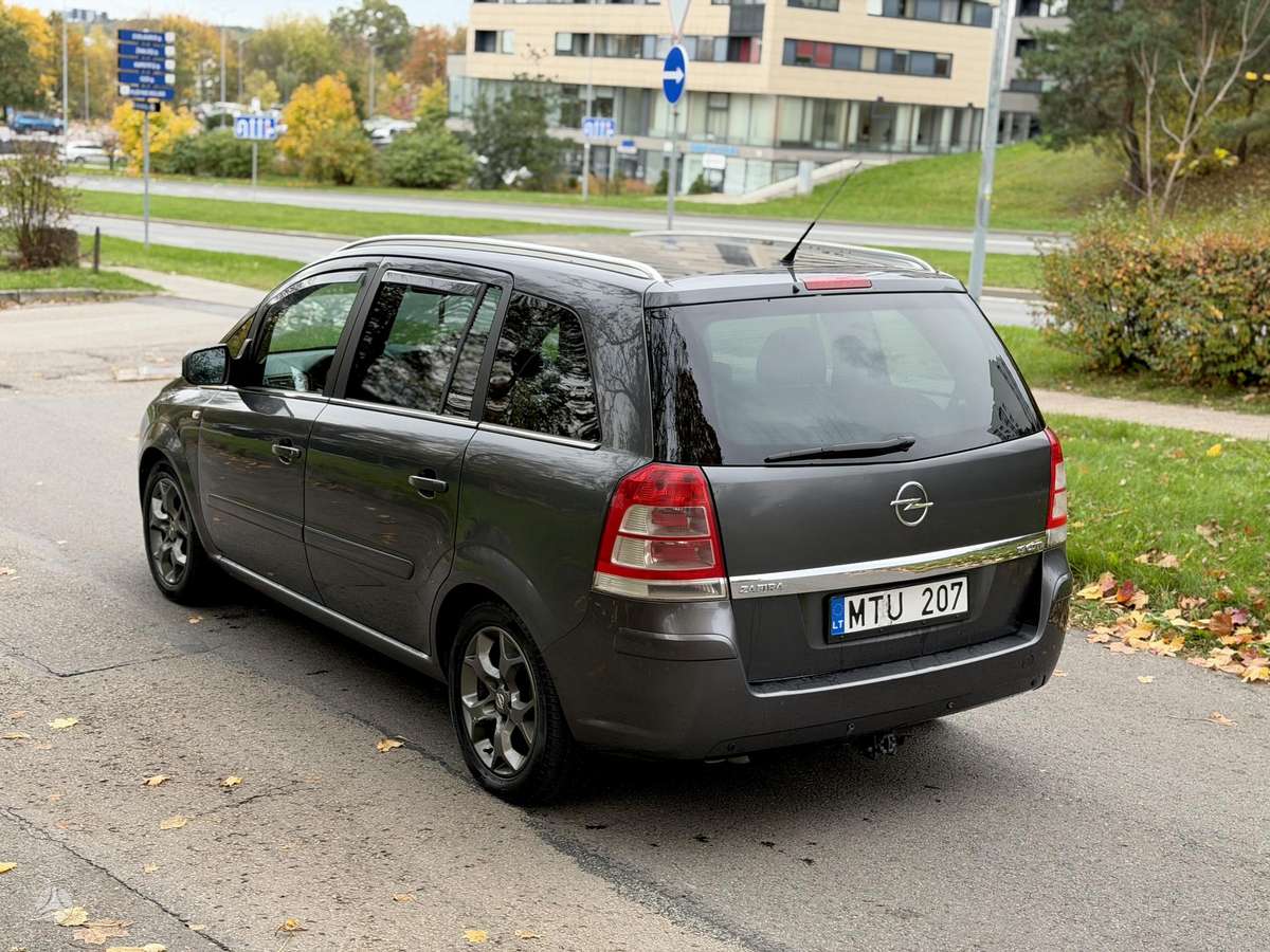 Opel Zafira 2011 — engine 1900 cm³
