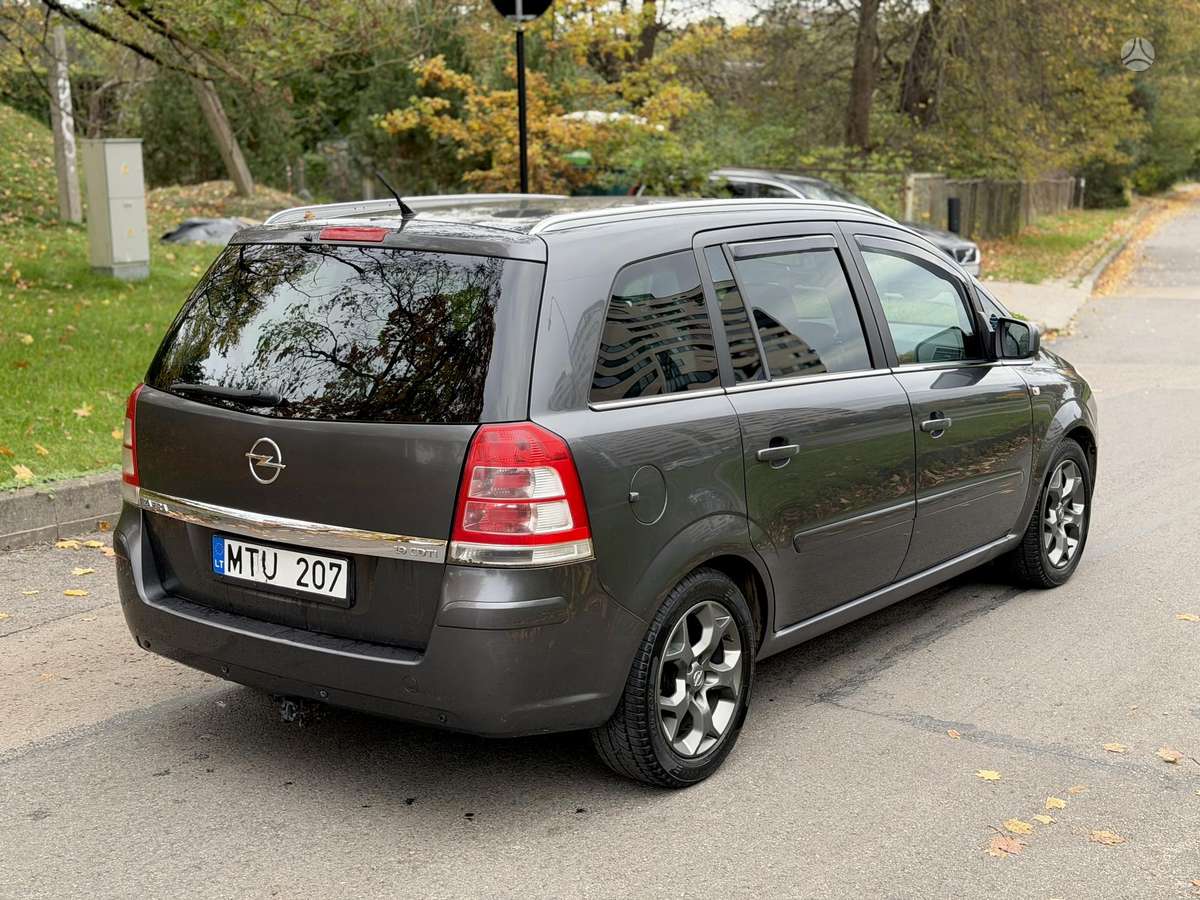 Opel Zafira 2011 — photo 5