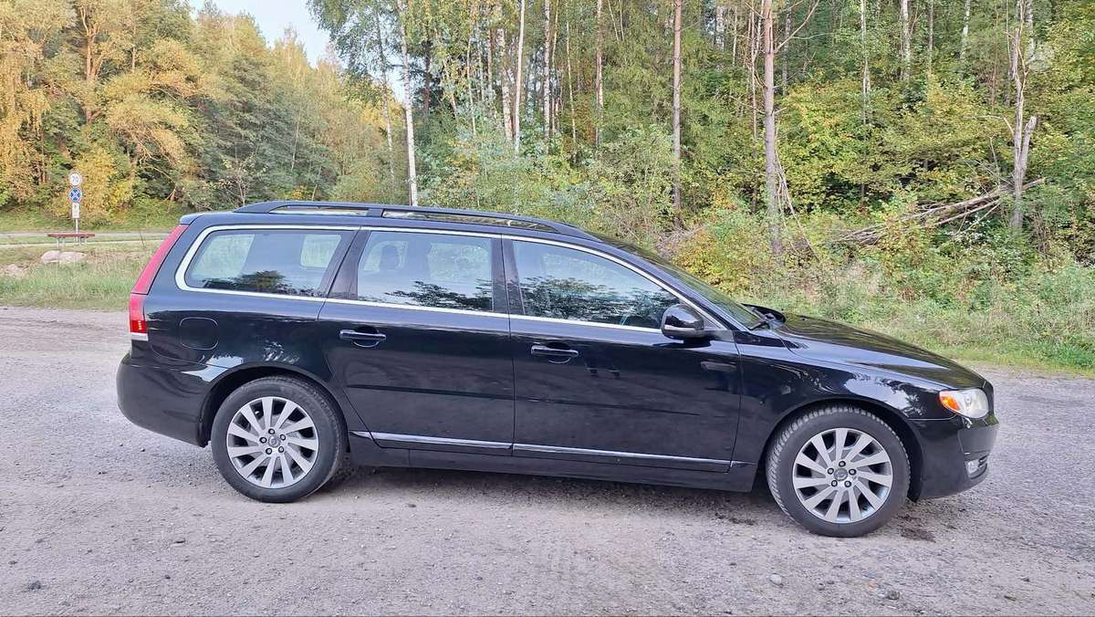 Volvo V70 2014 — rear view