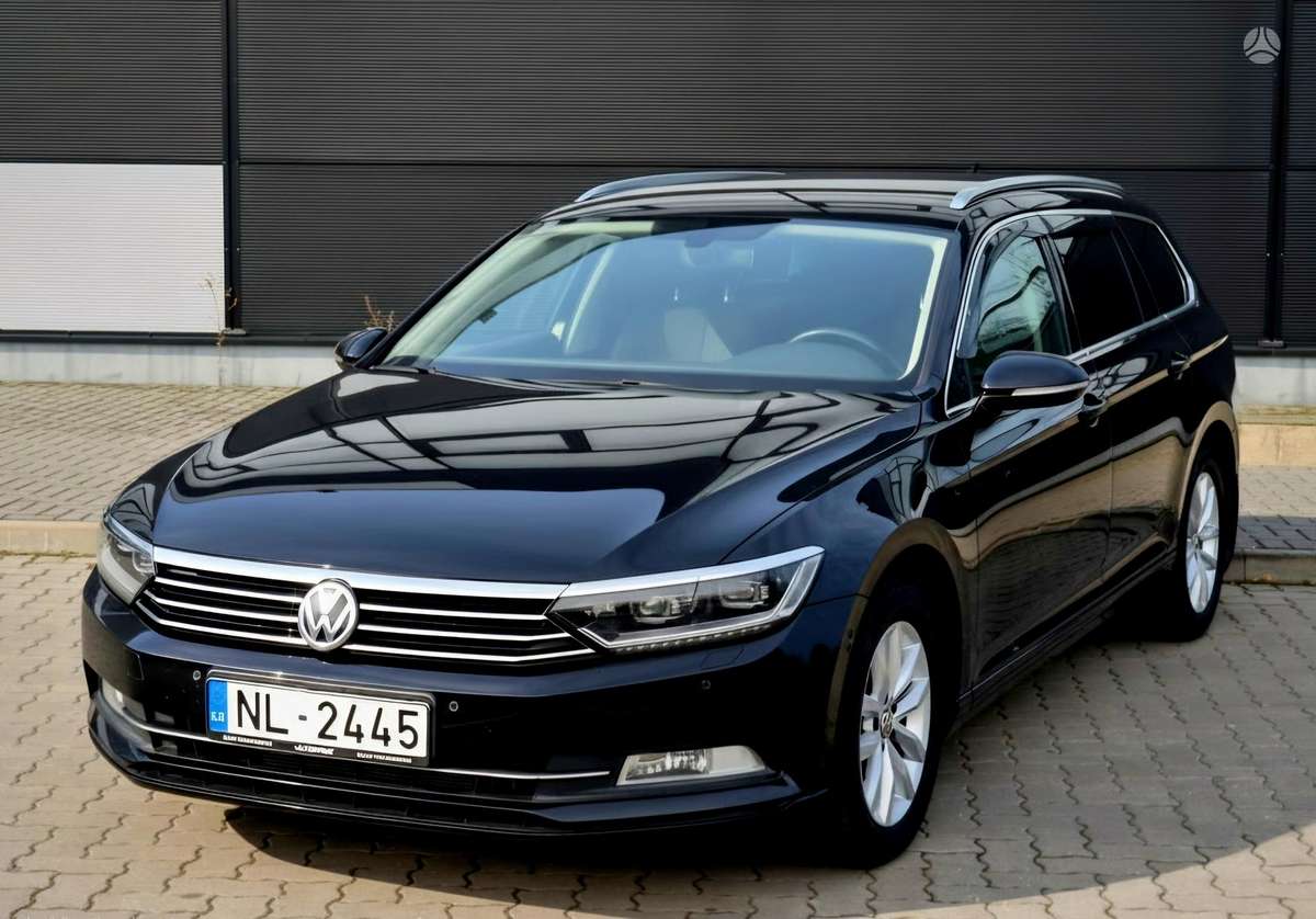 Volkswagen Passat 2015 — вигляд ззаду