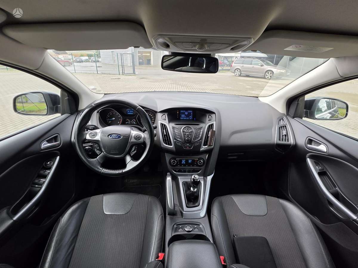 Ford Focus 2011 — photo 11