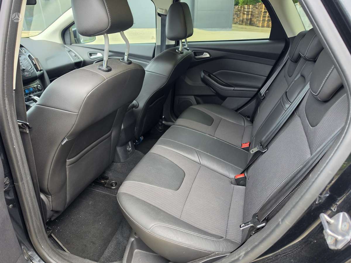 Ford Focus 2011 — photo 12