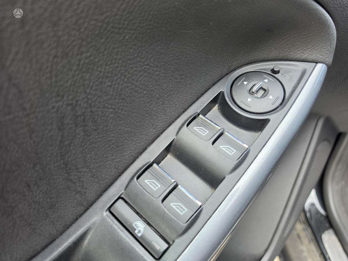 Ford Focus 2011 — photo 13