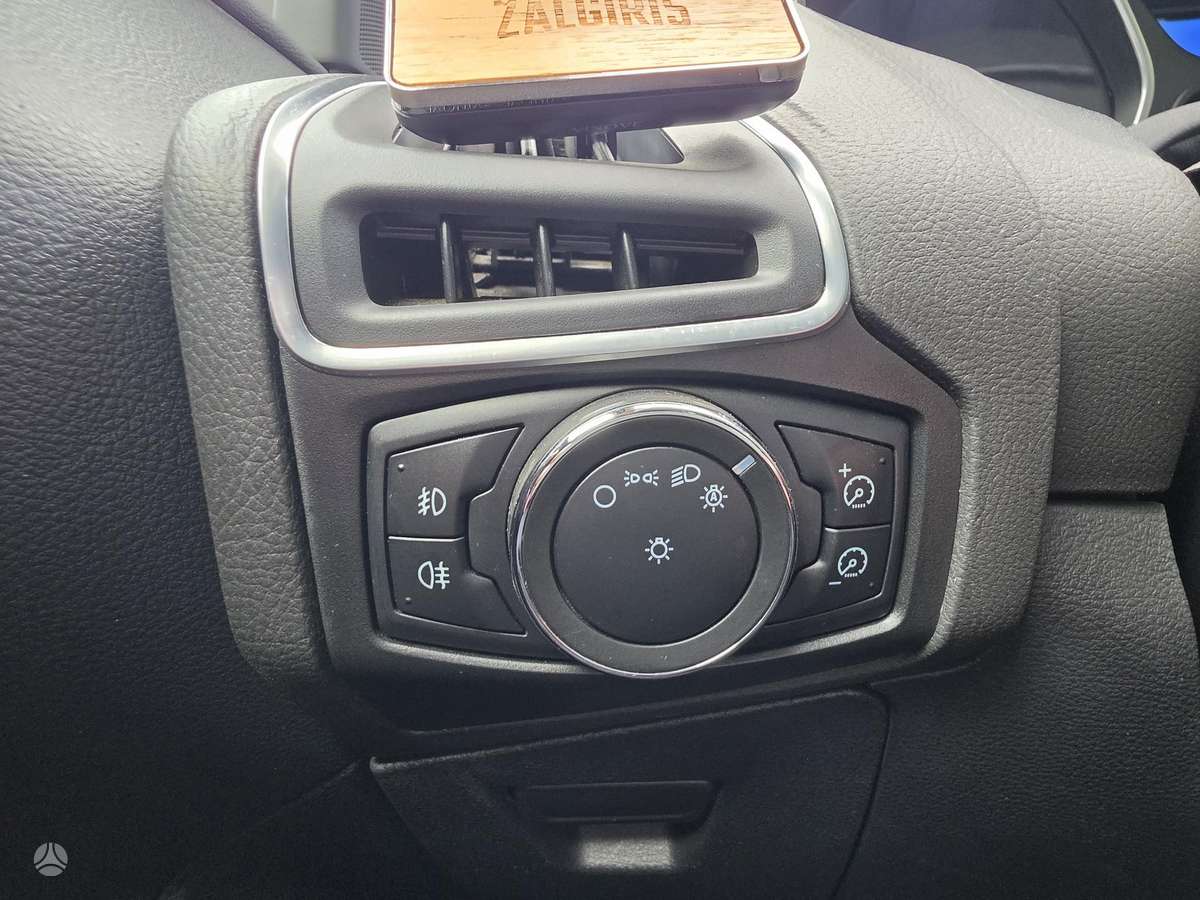 Ford Focus 2011 — photo 16
