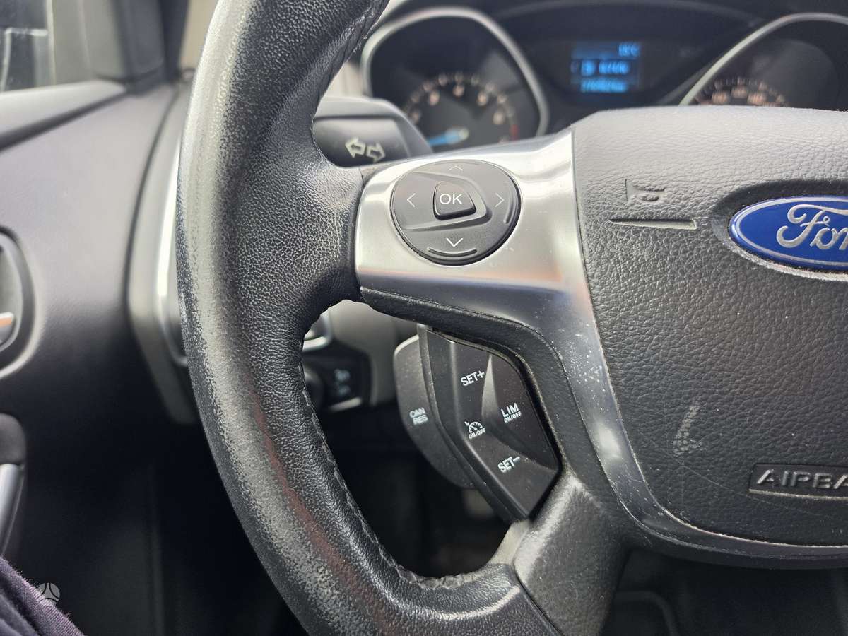 Ford Focus 2011 — photo 18