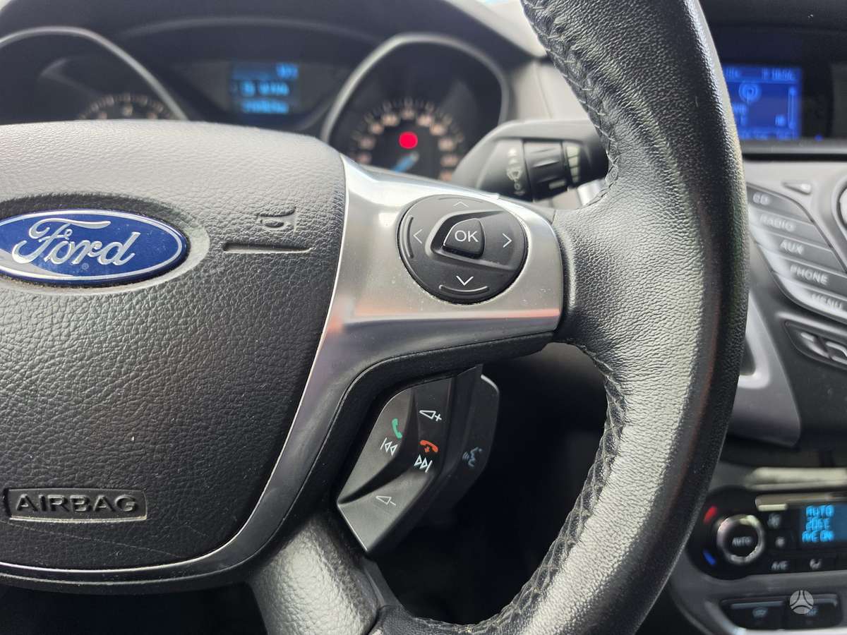 Ford Focus 2011 — photo 19