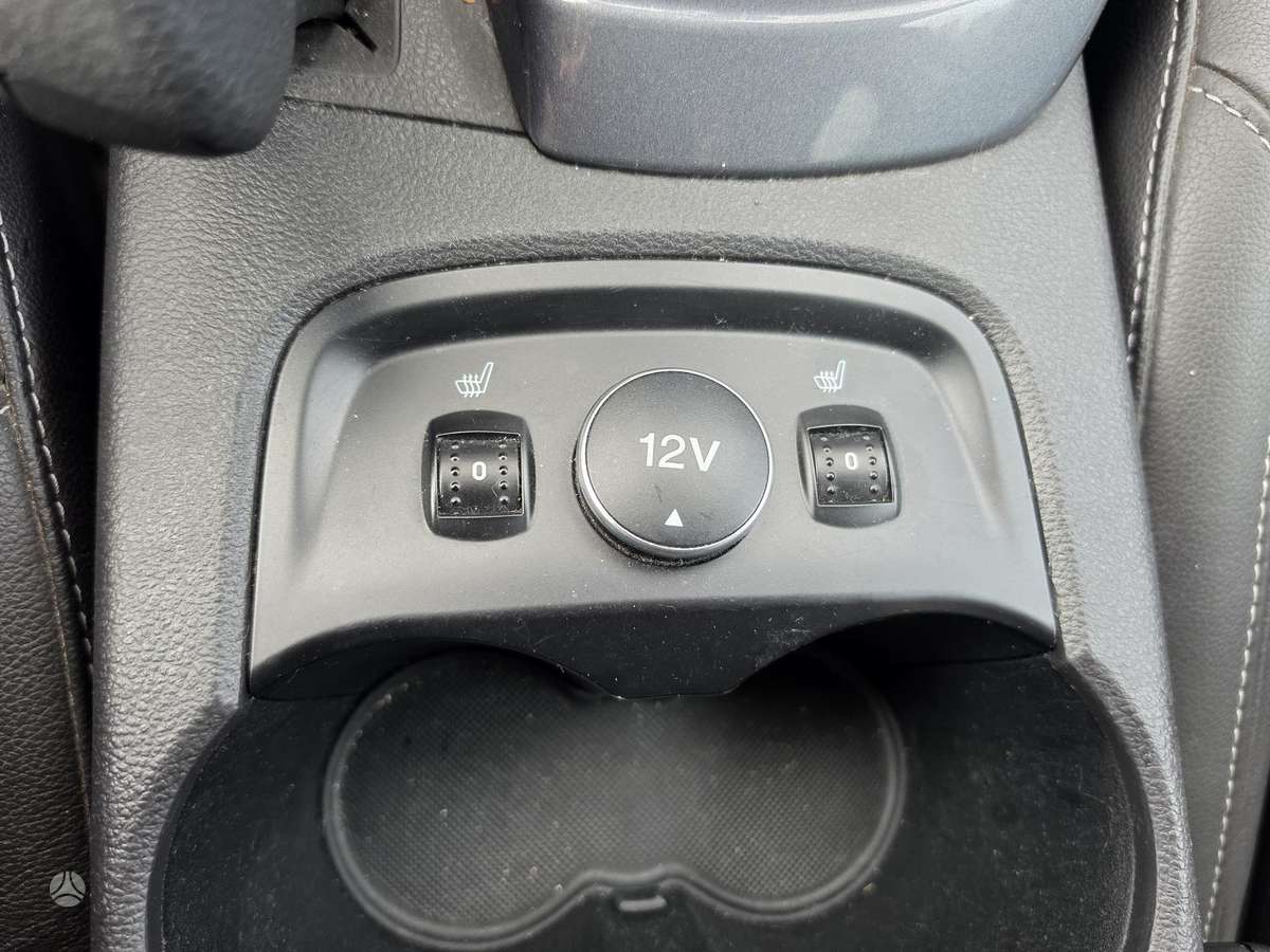 Ford Focus 2011 — photo 22