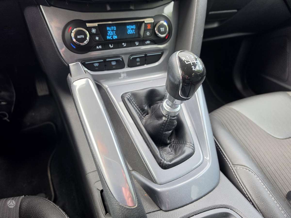 Ford Focus 2011 — photo 23