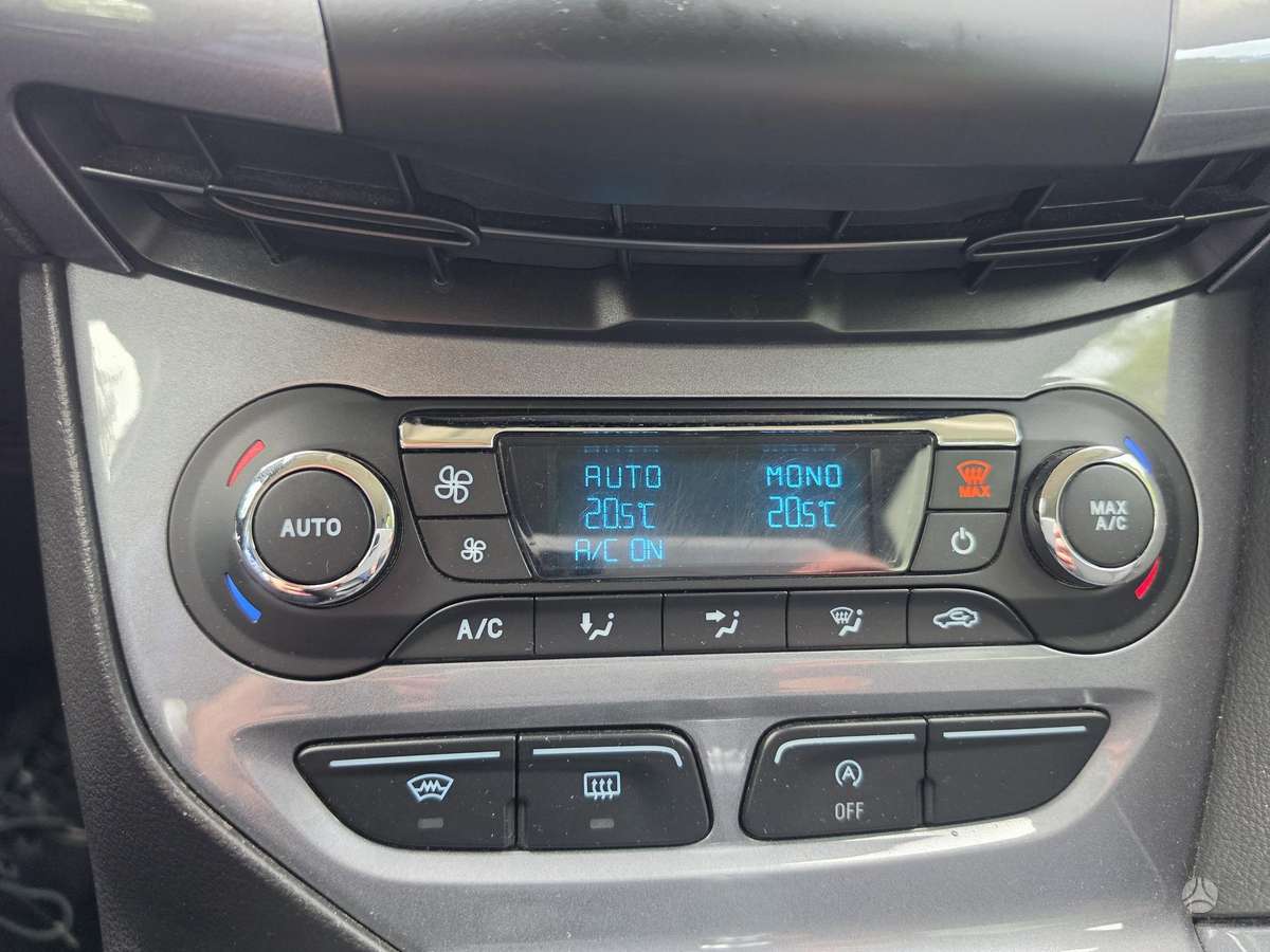 Ford Focus 2011 — photo 24