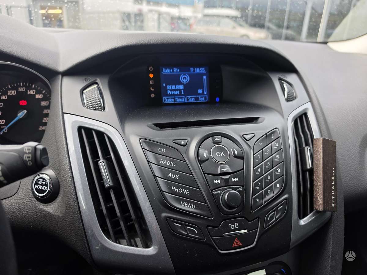 Ford Focus 2011 — photo 25