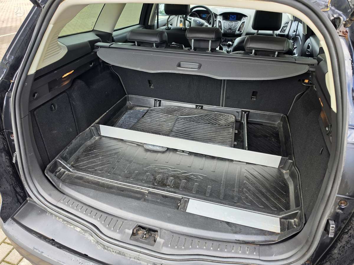 Ford Focus 2011 — photo 29