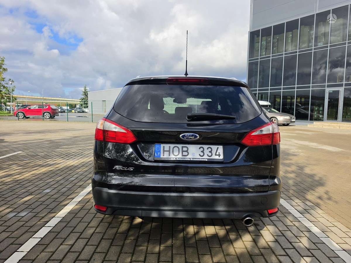 Ford Focus 2011 — engine 1596 cm³, 182 HP (134kW)