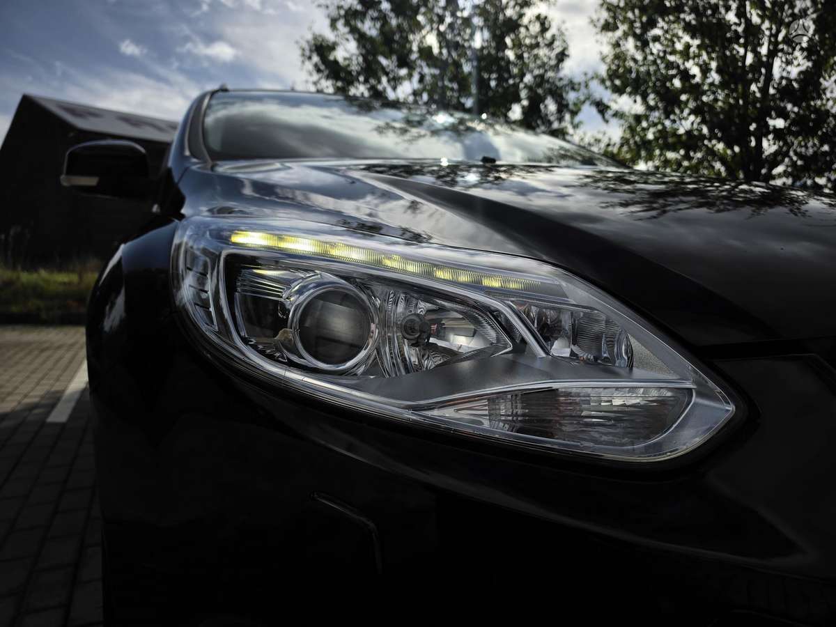 Ford Focus 2011 — photo 8