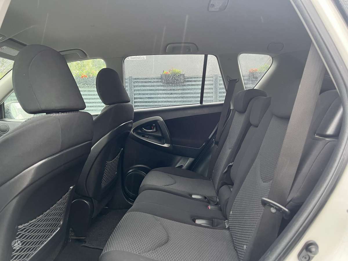 Toyota RAV4 2012 — photo 21