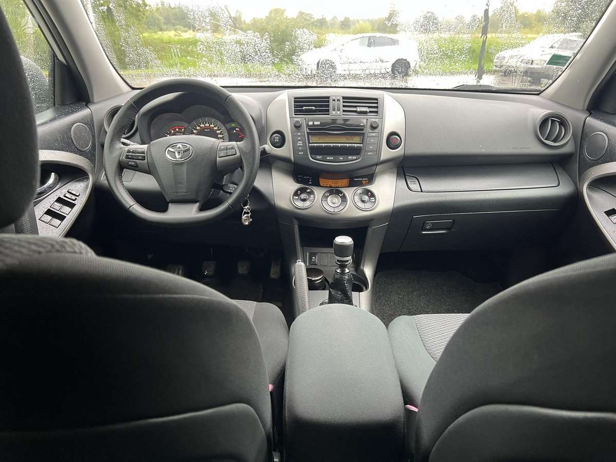 Toyota RAV4 2012 — photo 23