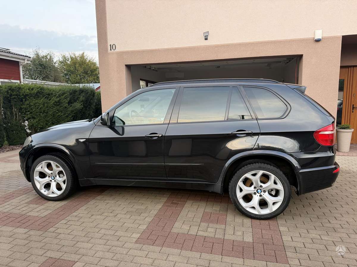 BMW X5 2008 — вигляд ззаду