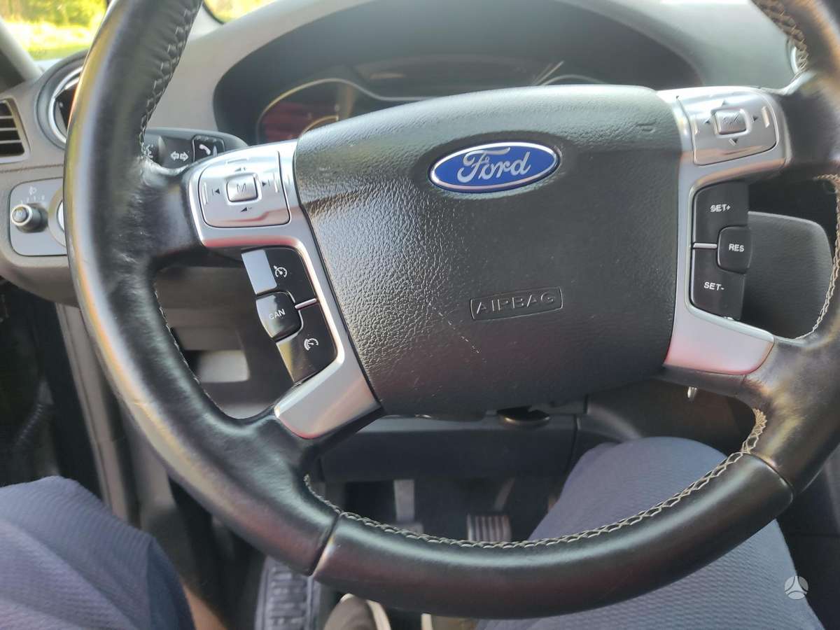 Ford S-MAX 2013 — photo 10