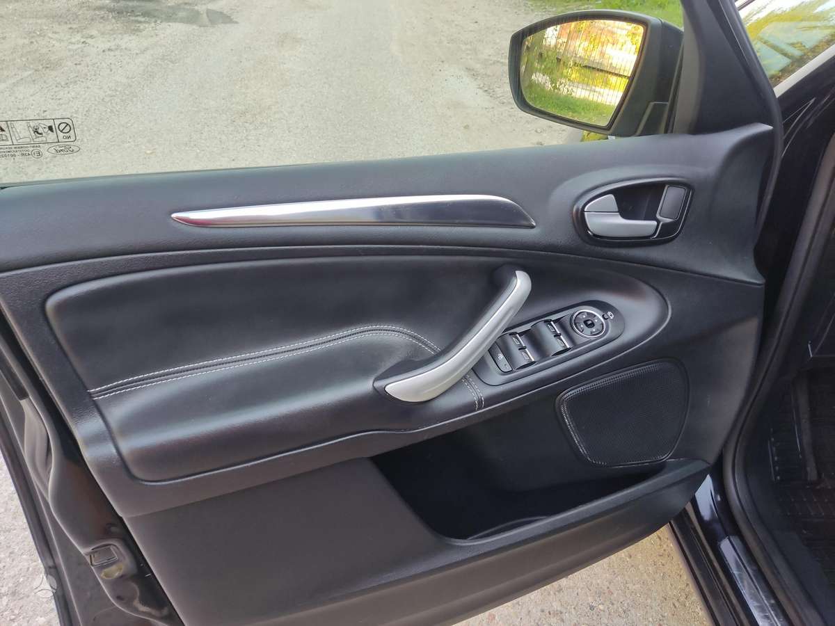 Ford S-MAX 2013 — photo 11