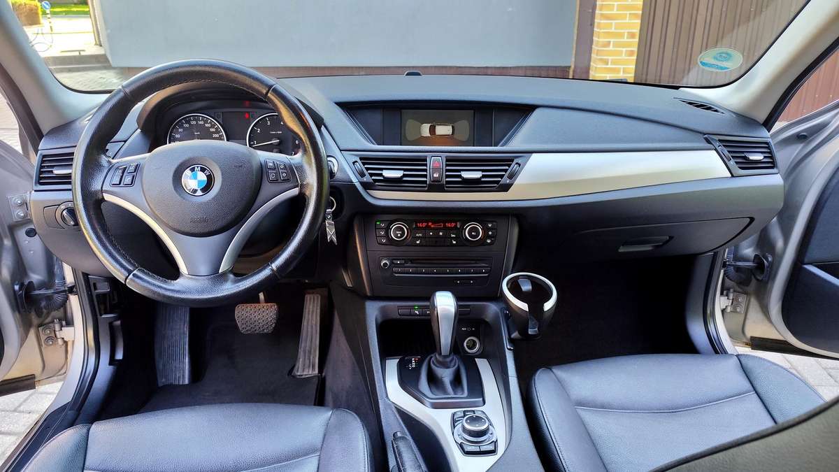 BMW X1 2010 — photo 17