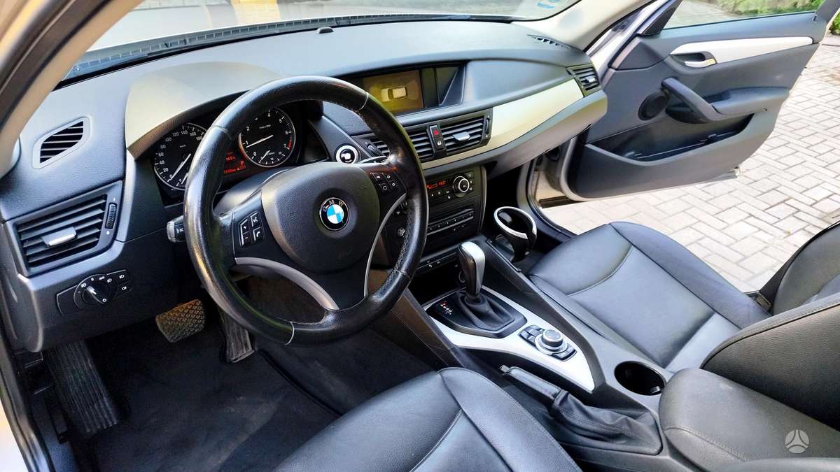 BMW X1 2010 — photo 18