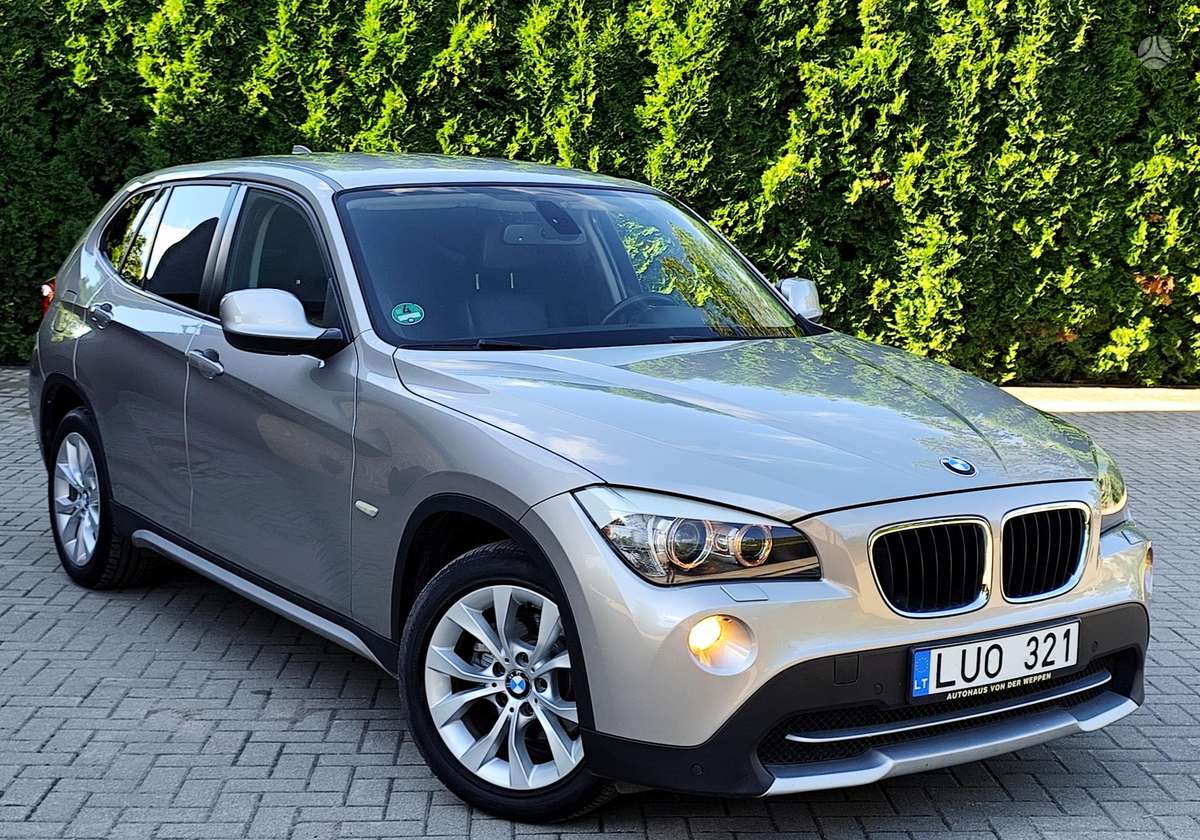 BMW X1 2010 — rear view