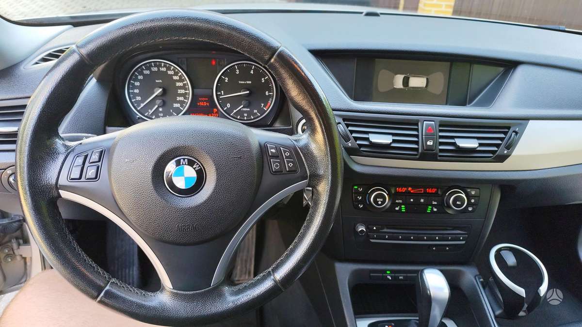 BMW X1 2010 — photo 20
