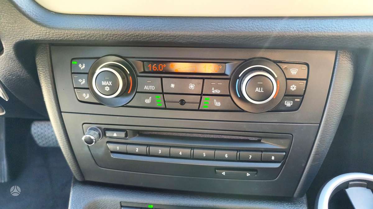 BMW X1 2010 — photo 22