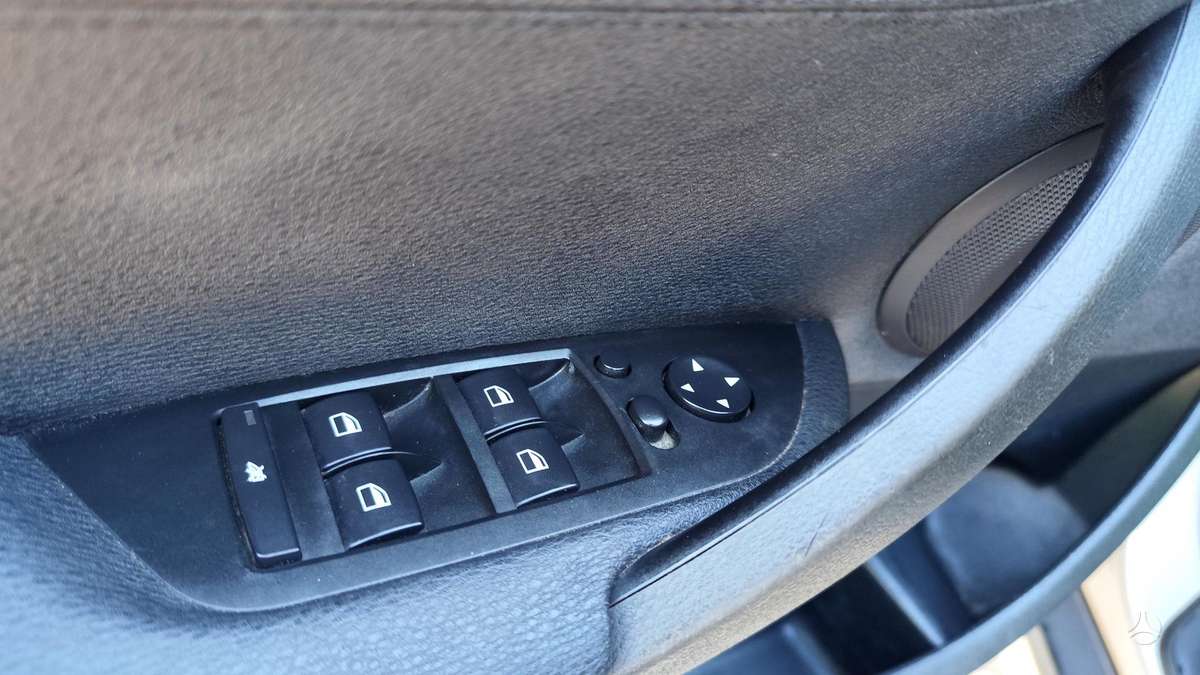 BMW X1 2010 — photo 24