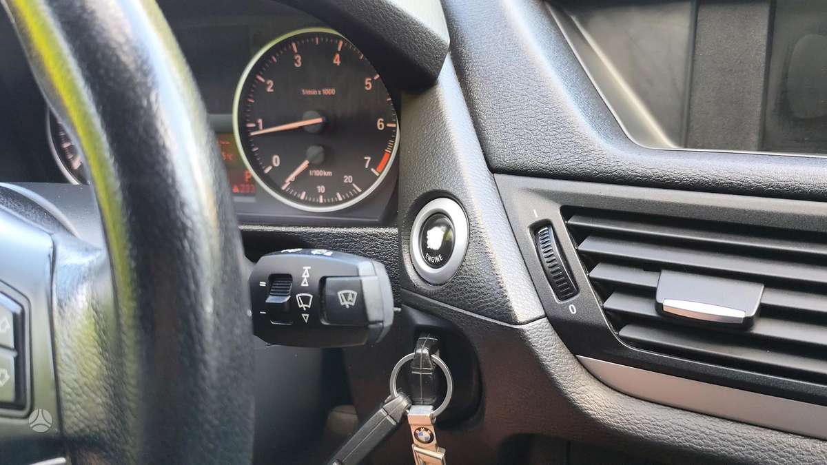 BMW X1 2010 — photo 25