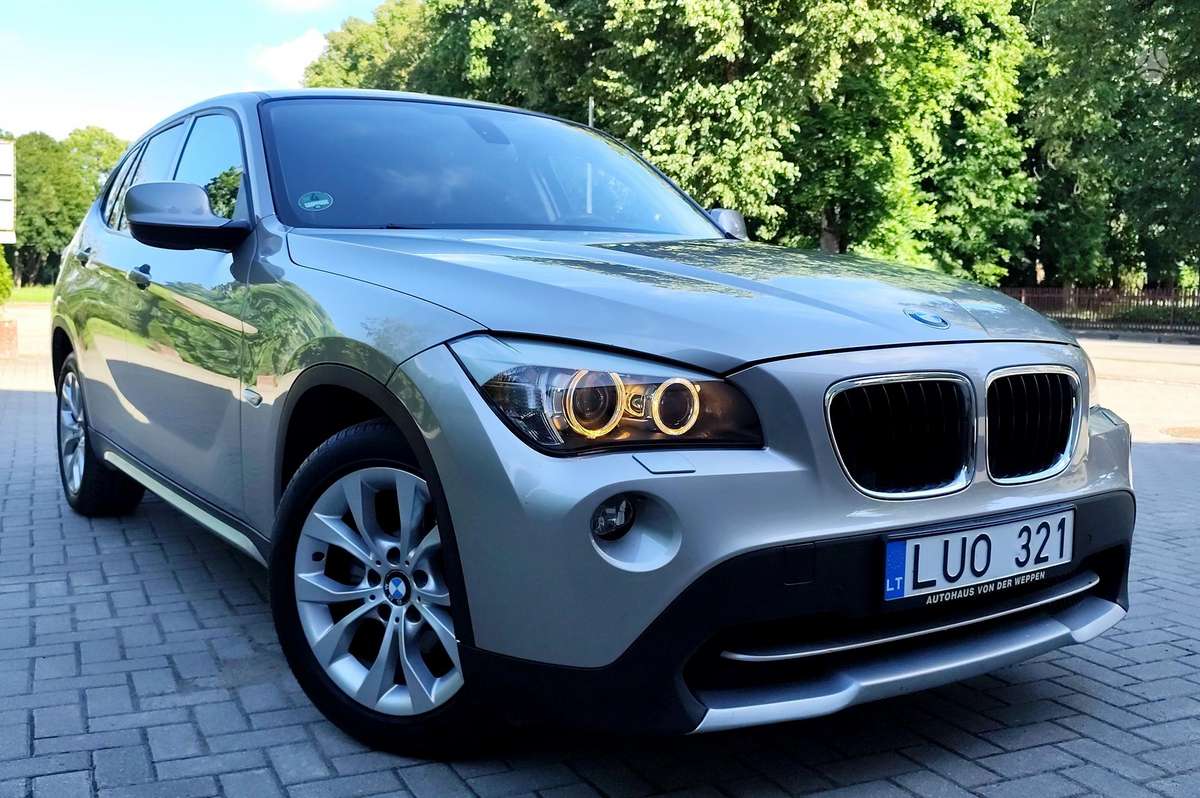 BMW X1 2010 — interior