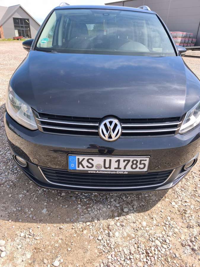 Volkswagen Touran 2011 — rear view