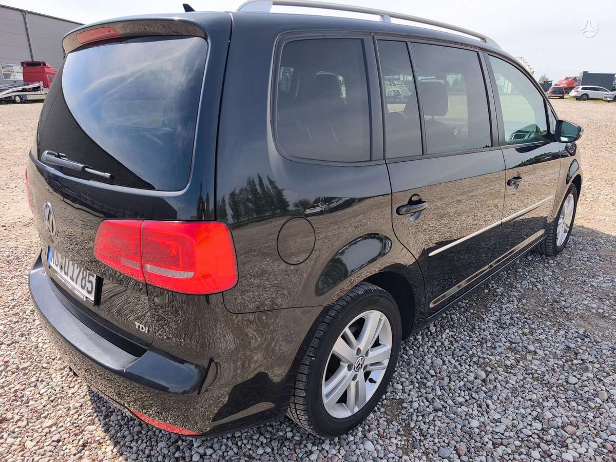 Volkswagen Touran 2011 — engine 1598 cm³, 105 HP (77kW)
