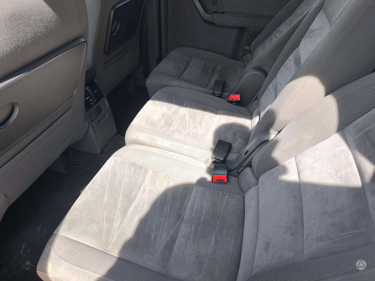 Volkswagen Touran 2011 — photo 7