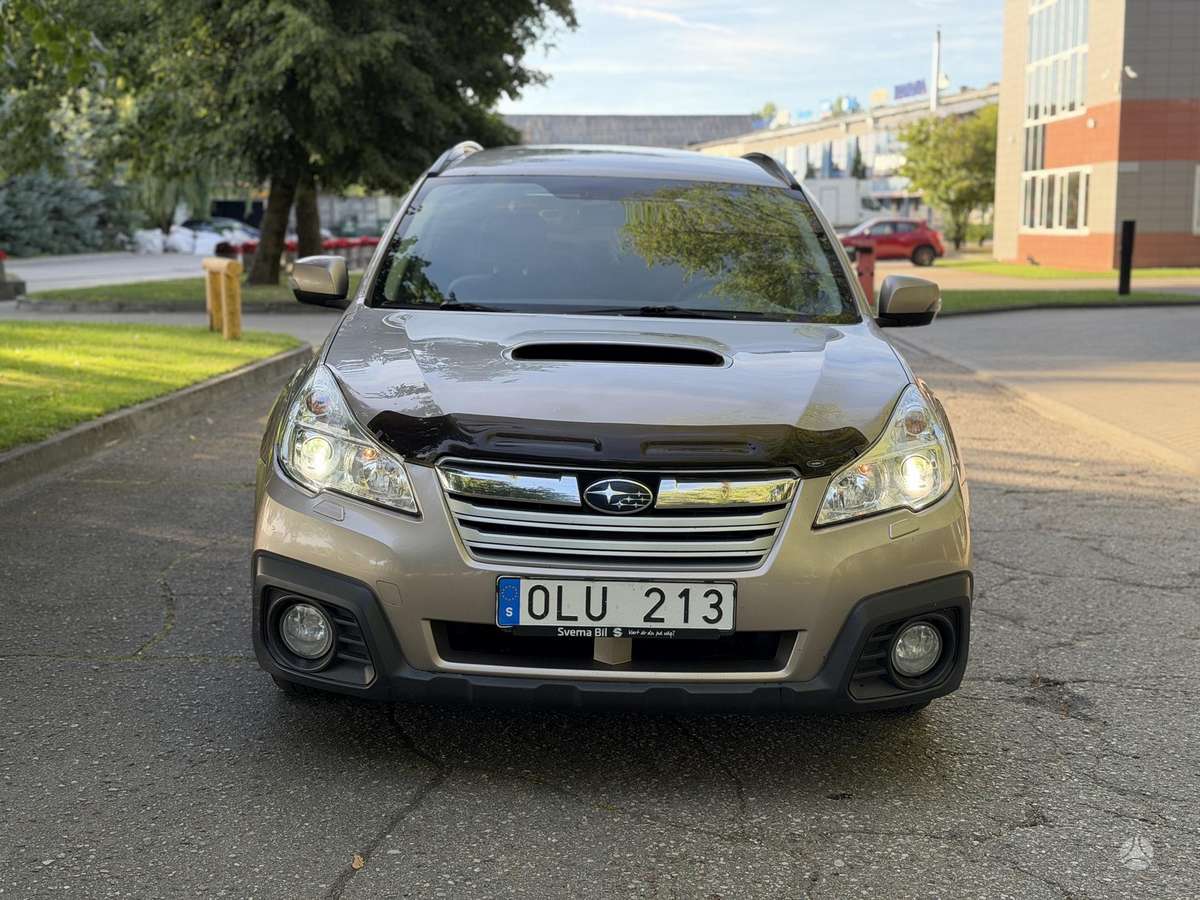 Subaru Outback 2014 — rear view