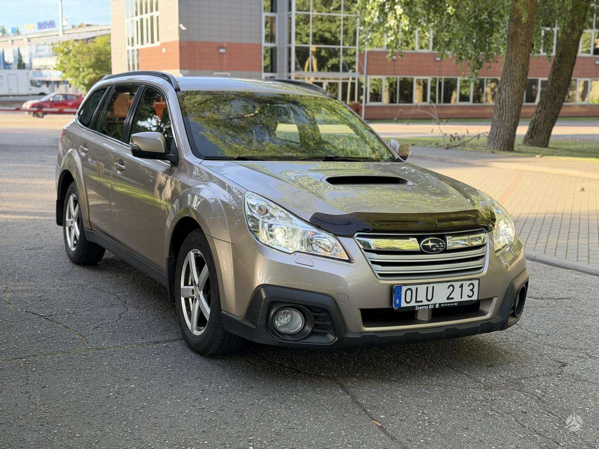 Subaru Outback 2014 — interior