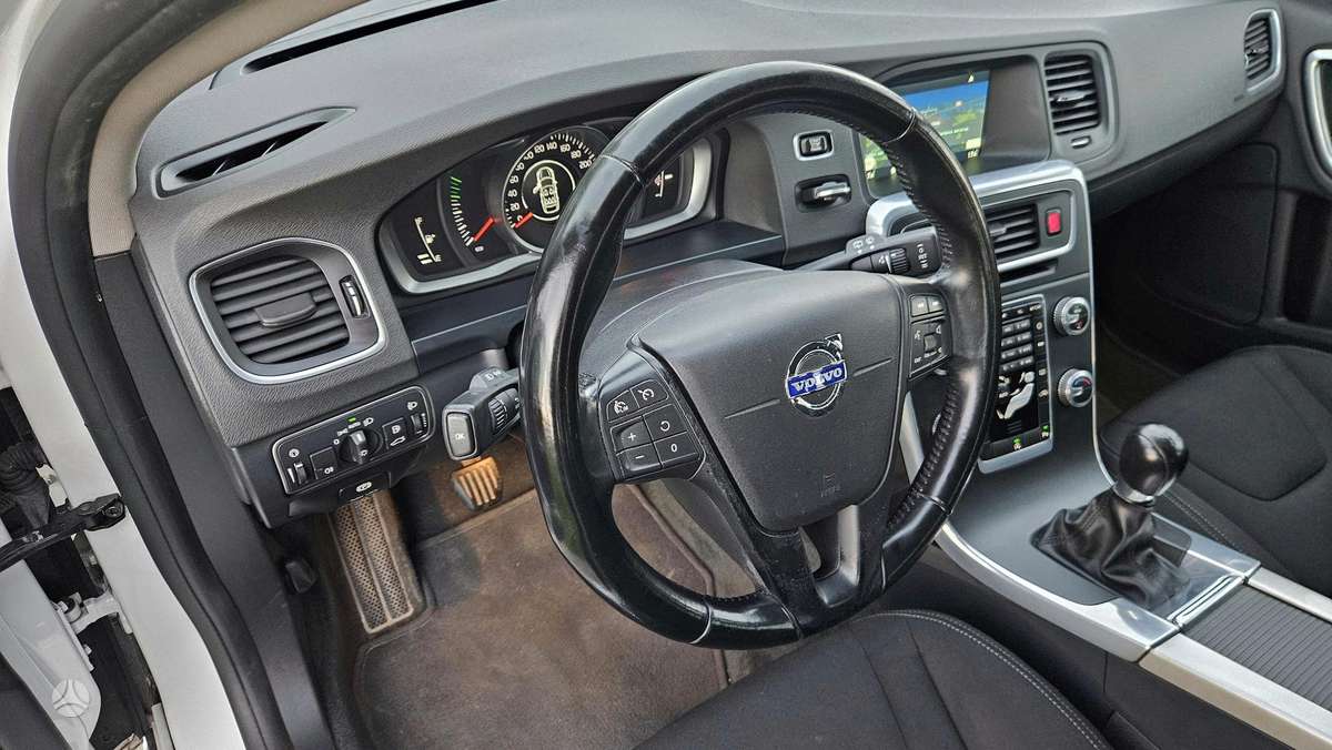 Volvo V60 2014 — photo 11