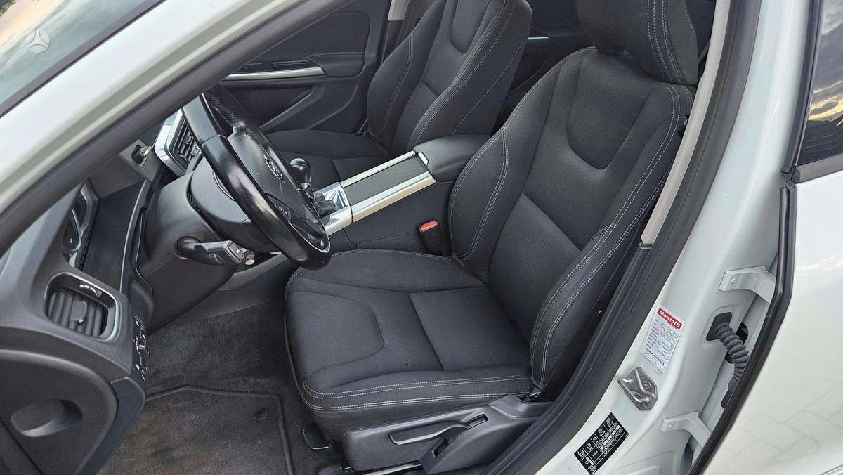 Volvo V60 2014 — photo 13