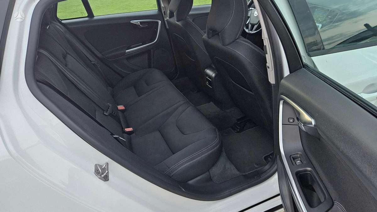 Volvo V60 2014 — photo 14
