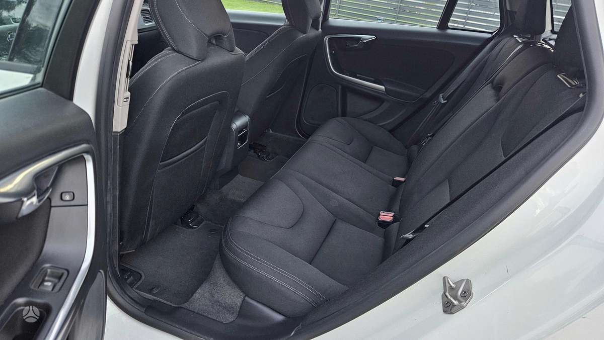 Volvo V60 2014 — photo 15
