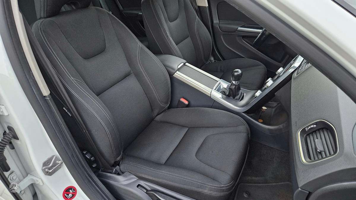 Volvo V60 2014 — photo 17