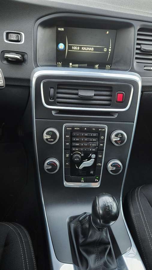 Volvo V60 2014 — photo 21