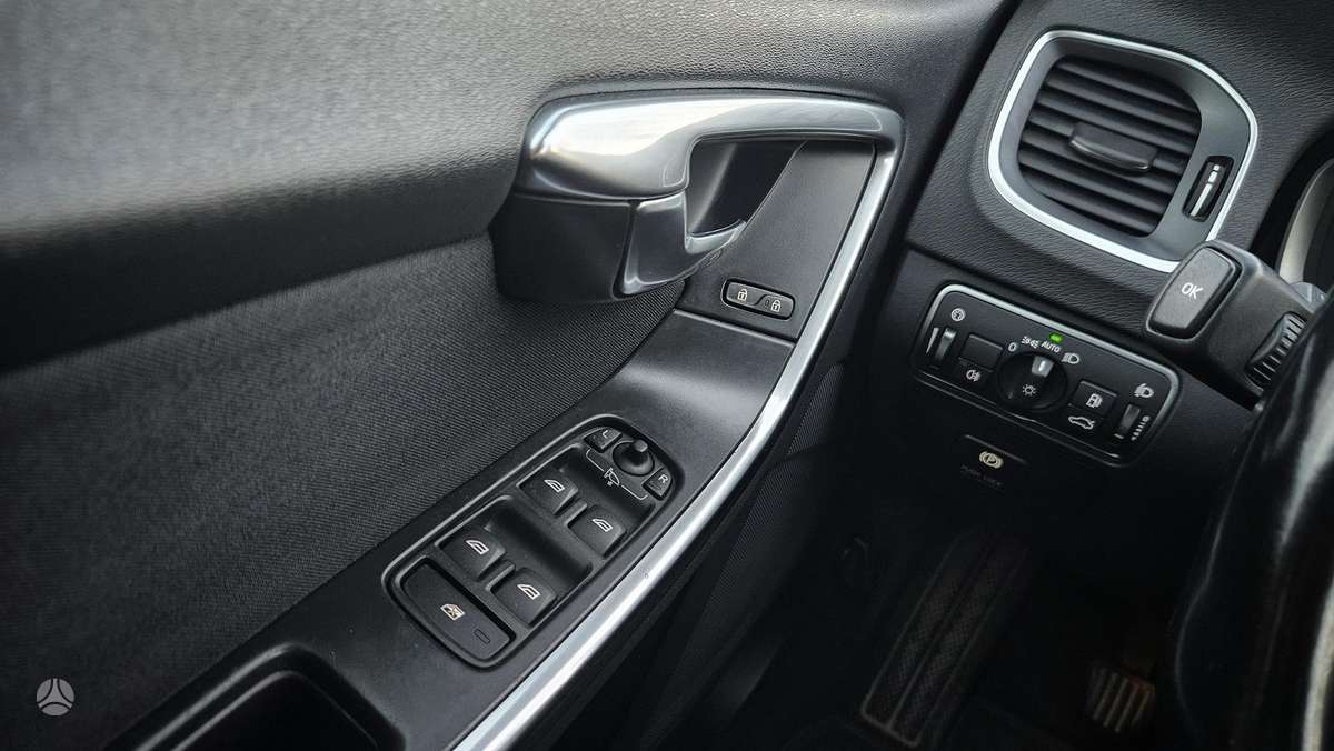 Volvo V60 2014 — photo 22